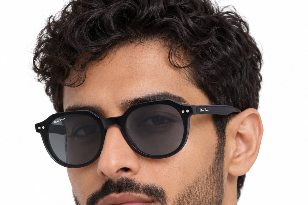BLUE BEAT BB2027-50 Blue BU-C1 worn by a man