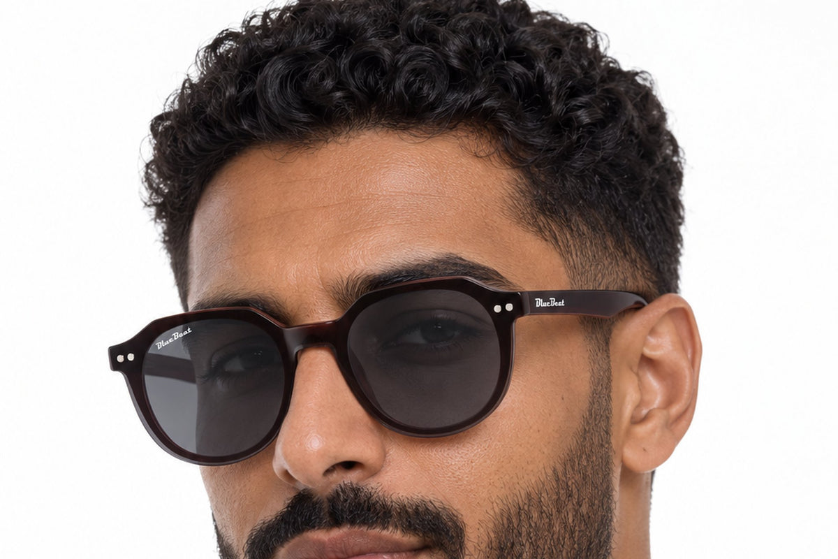 BLUE BEAT BB2027-50 Brown BR-C3 worn by a man