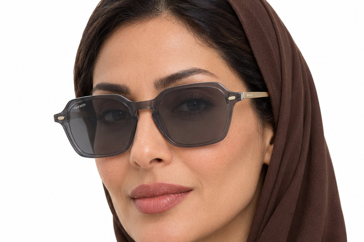 MONACO MN2027-48 Tortoise TT-C5 worn by a woman