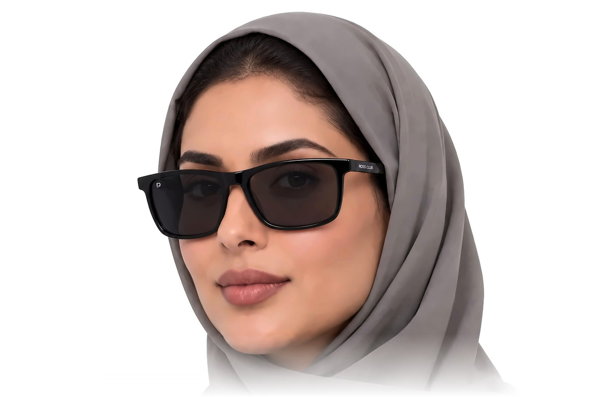 ROSSI CLUB RC2026-49 Black BK-C1 worn by a woman