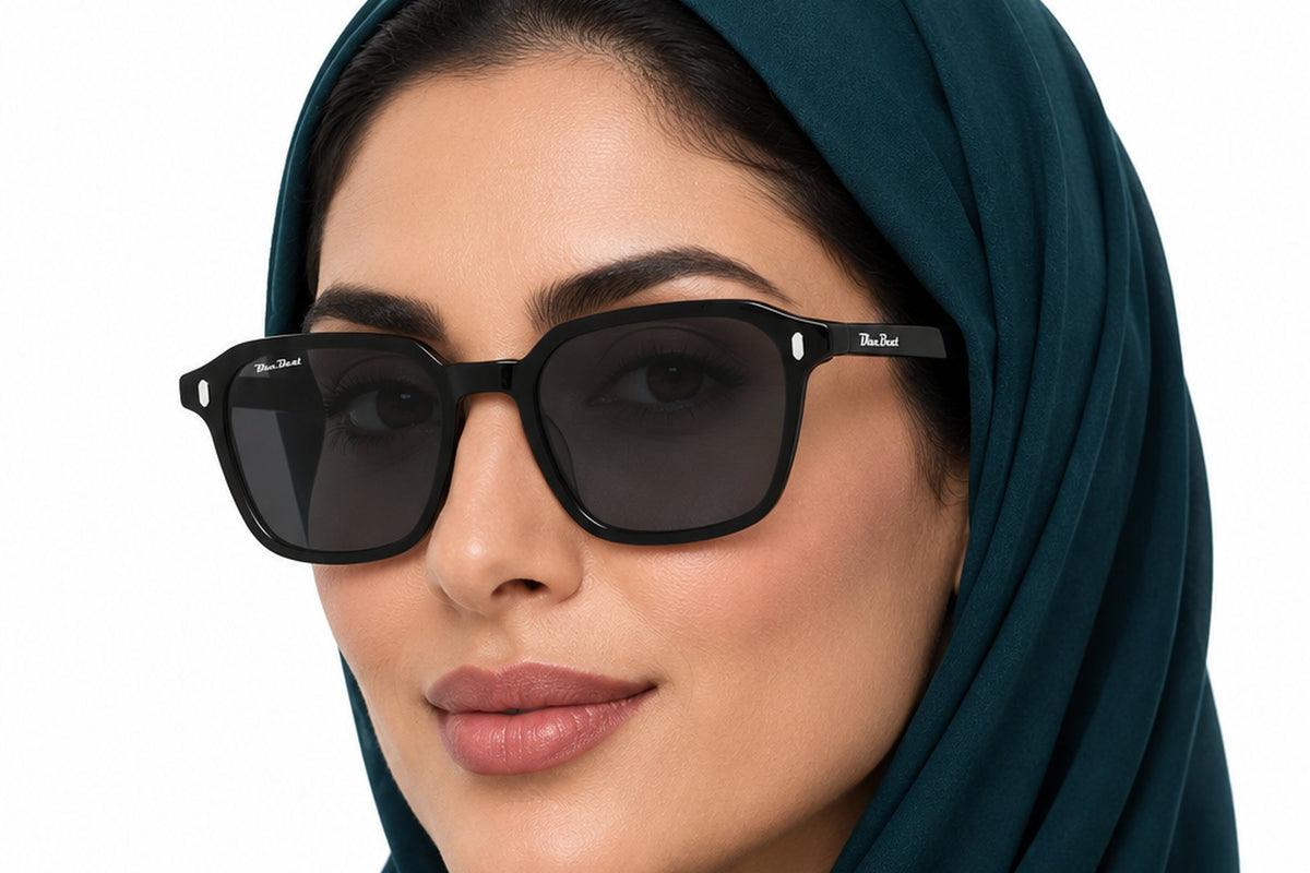 BLUE BEAT BB2027-36 Black BK-C1 worn by a woman