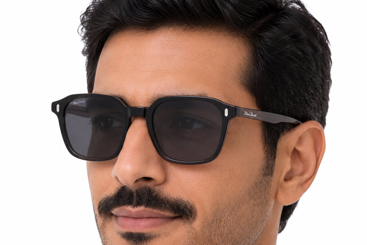 BLUE BEAT BB2027-36 Grey GY-C2 worn by a man