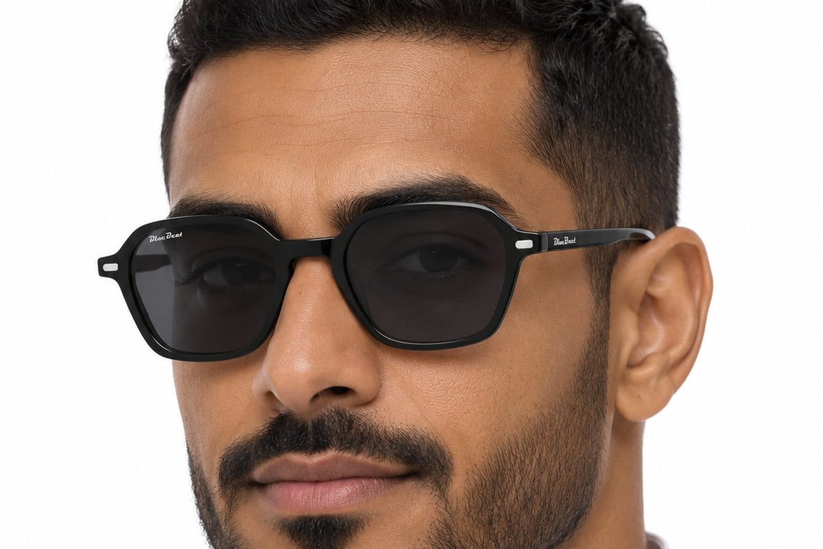 BLUE BEAT BB2027-37 Black BK-C1 worn by a man