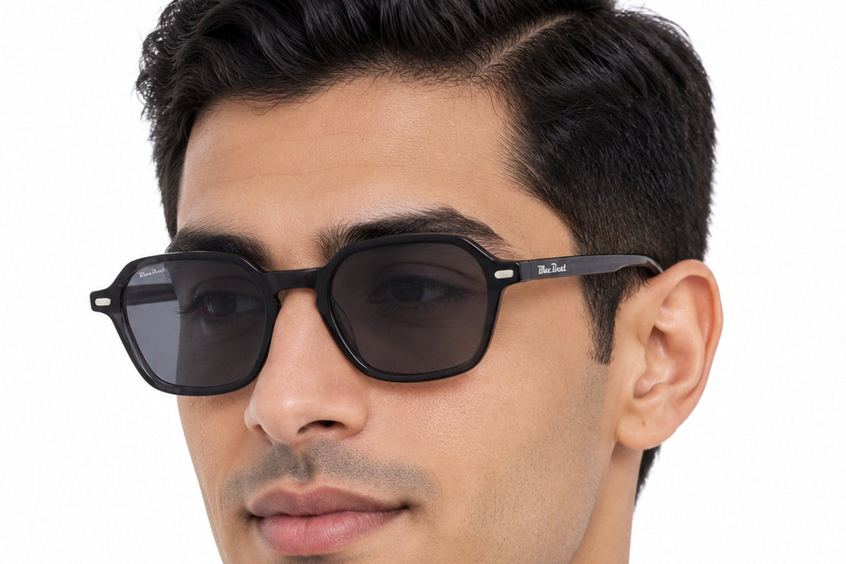 BLUE BEAT BB2027-37 Blue BU-C3 worn by a man