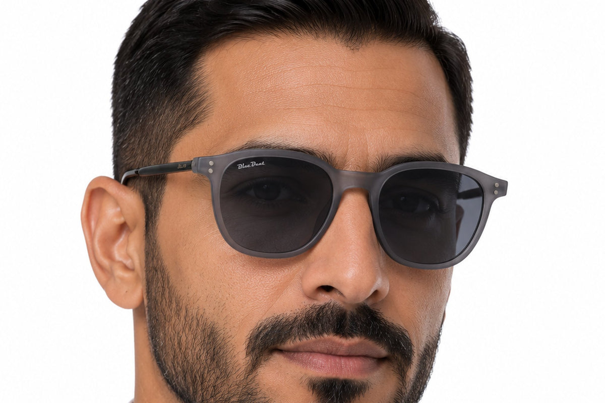 BLUE BEAT BB2027-41 Grey GY-C4 worn by a man