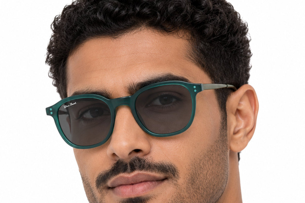 BLUE BEAT BB2027-41 Green GN-C5 worn by a man