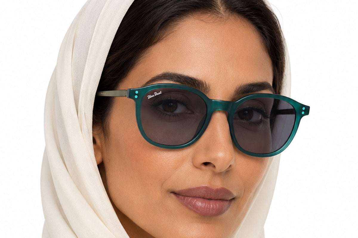 BLUE BEAT BB2027-41 Green GN-C5 worn by a woman