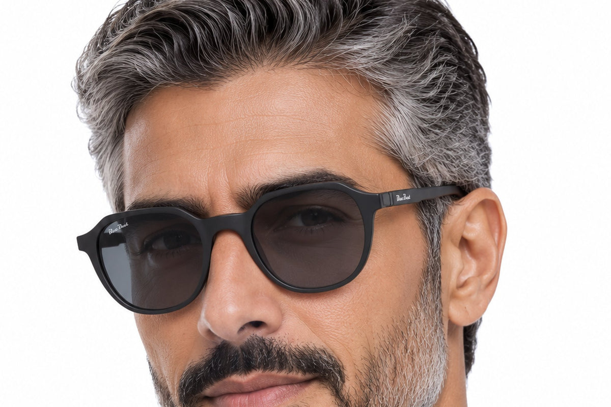 BLUE BEAT BB2027-42 Black BK-C1 worn by a man
