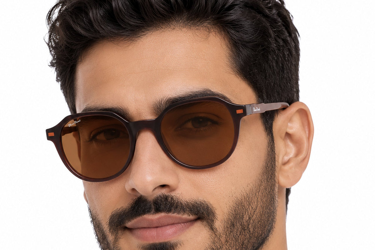 BLUE BEAT BB2027-42 Brown BR-C5 worn by a man