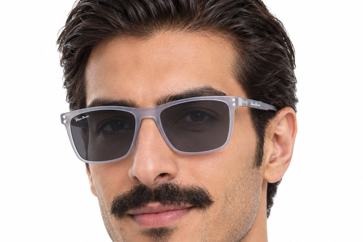 BLUE BEAT BB2027-43 Tortoise TT-C2 worn by a man