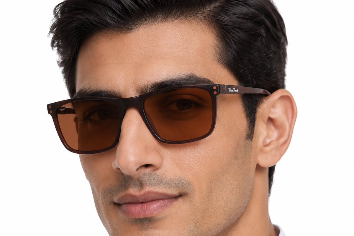 BLUE BEAT BB2027-43 Brown BR-C4 worn by a man