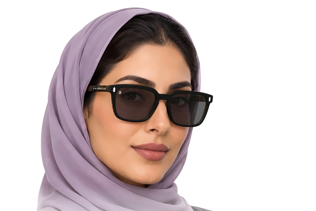 ROSSI CLUB RC2026-48 Brown BR-C4 worn by a woman