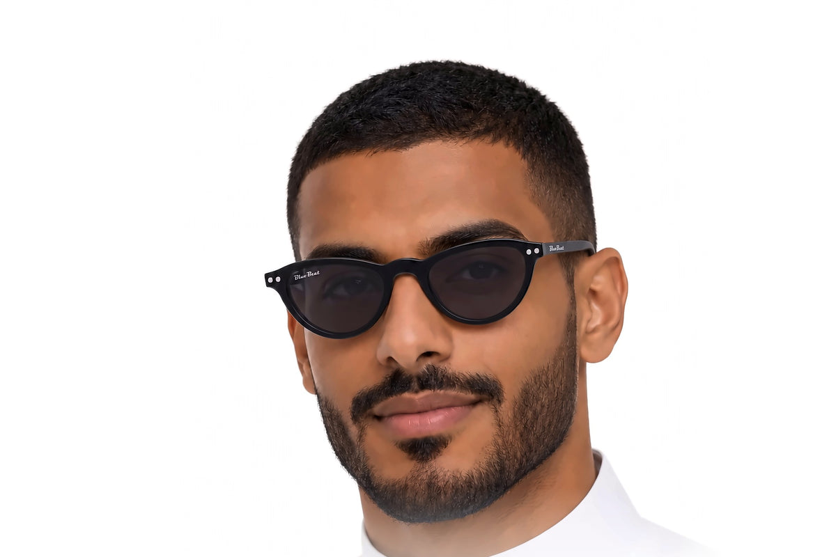 BLUE BEAT BB2027-45 Black BK-C1 worn by a man