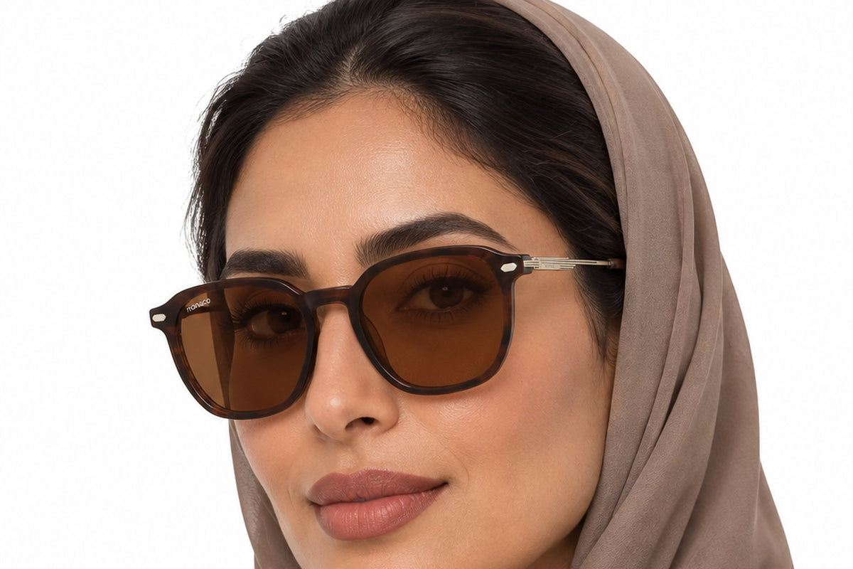 MONACO MN2027-50 Brown BR-C3 worn by a woman