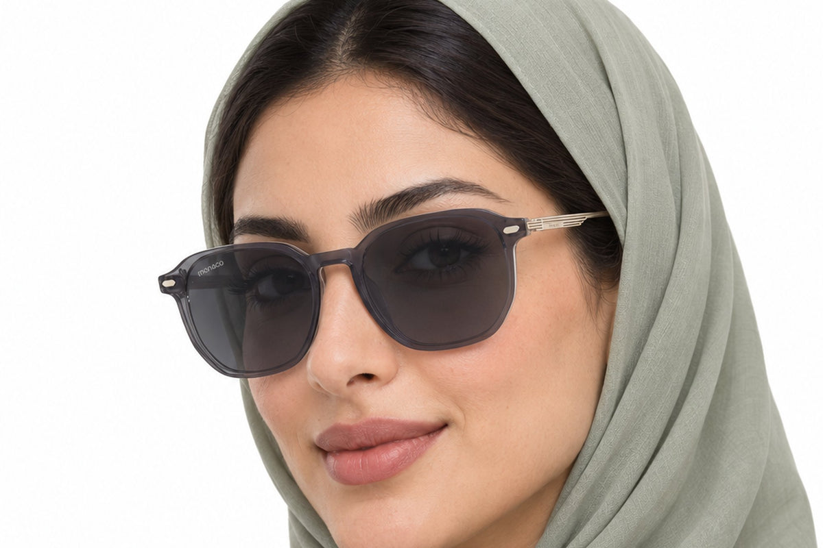 MONACO MN2027-50 Tortoise TT-C4 worn by a woman