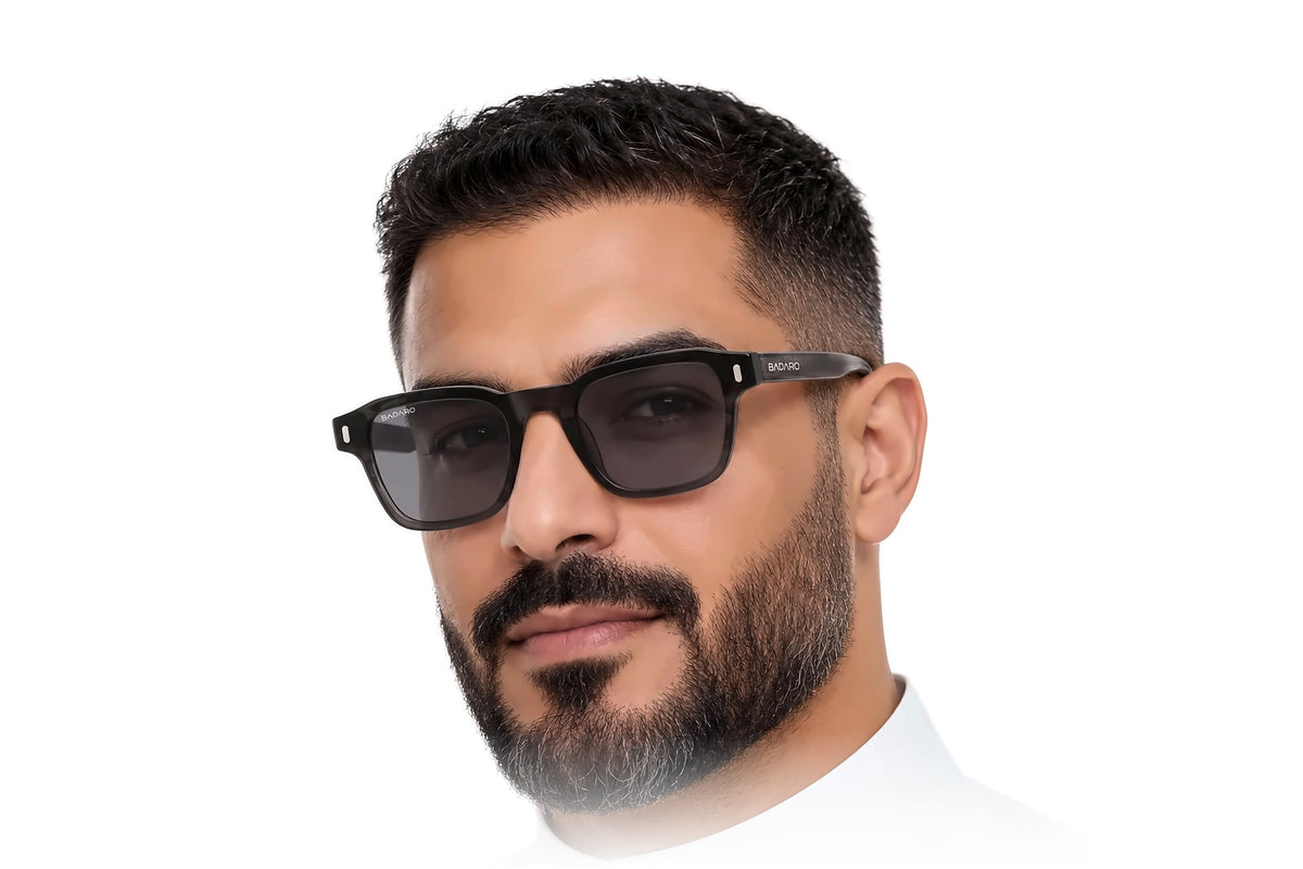 BADARO BD2027-50 Grey GY-C1 worn by a man