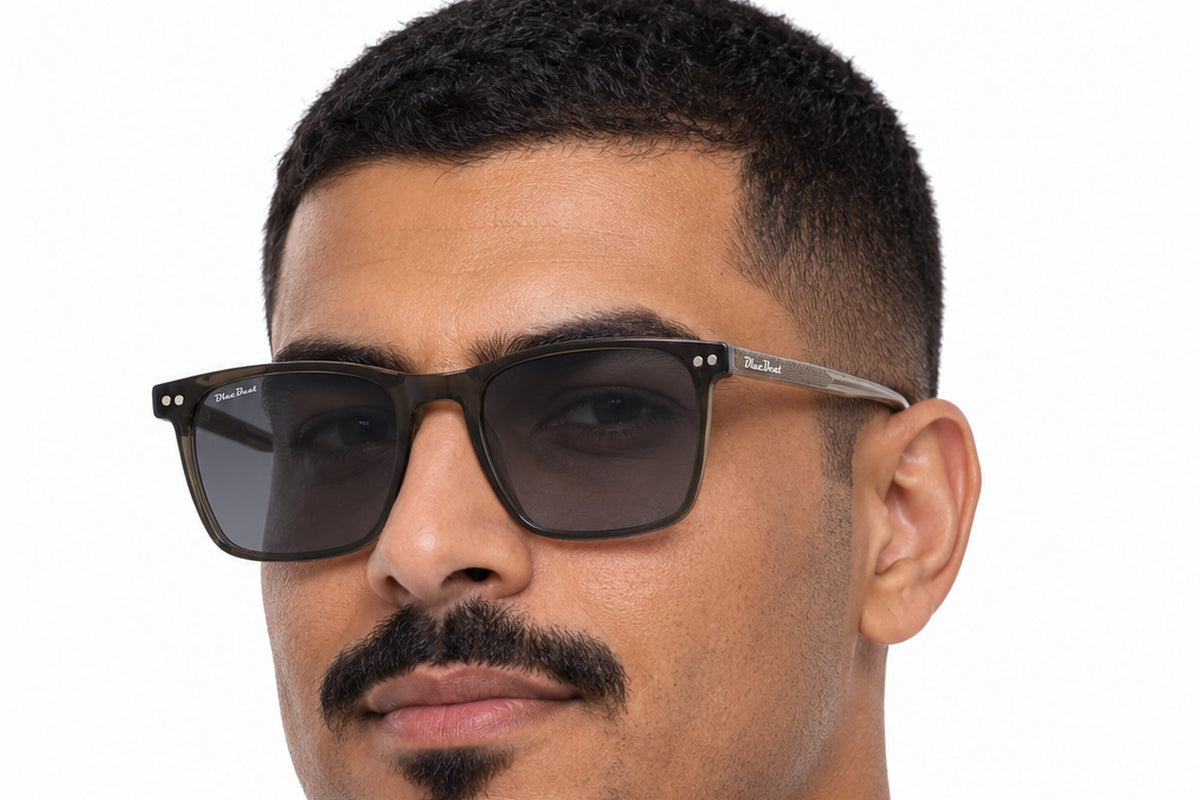 BLUE BEAT BB2027-49 Grey GY-C3 worn by a man
