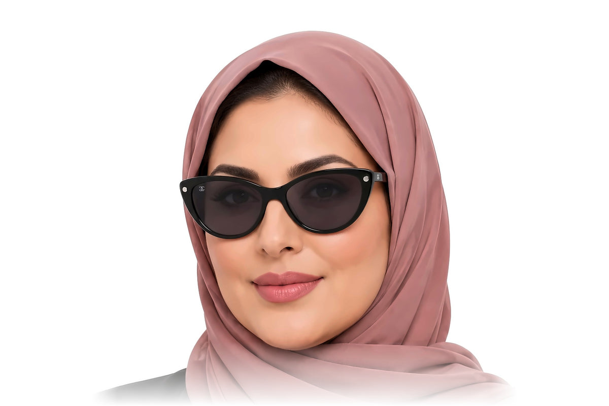 GALIA GA2027-49 Black BK-C1 worn by a woman