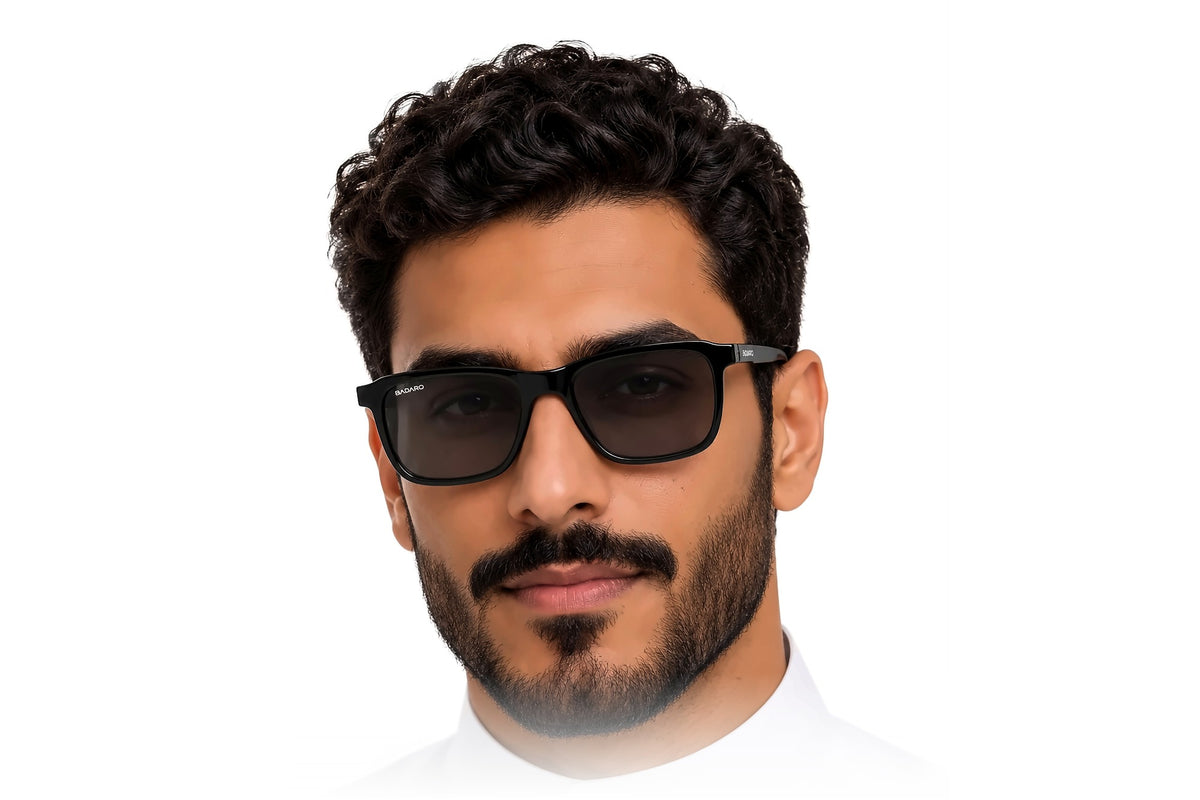 BADARO BD2027-49 Black BK-C1 worn by a man