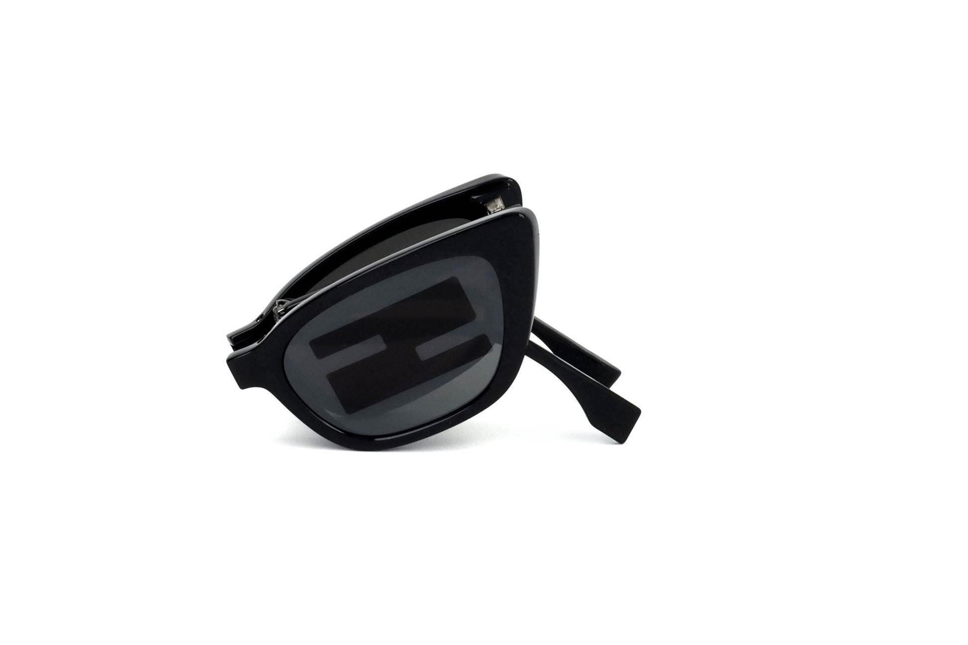 نظارات شمسية من FENDI - Barakat Optical